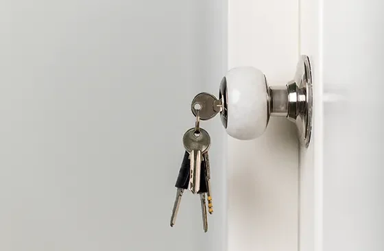 Chave por dentro da porta